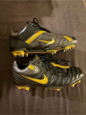 Vintage Nike Total 90 Shift FG Soccer Cleats Youth size 2 Black / Gold T90